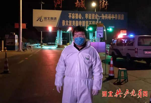 姐弟俩和家人一起抗击疫情,姐弟三人共战抗疫一线