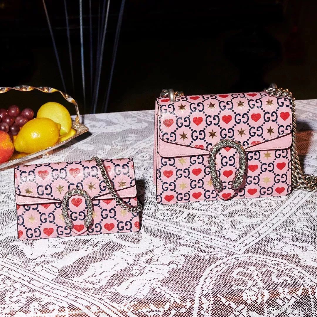 情侣礼物推荐送一对,情侣一周年送什么礼物最好