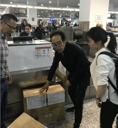 杭州男子连续上了24小时班,结束直奔快递点!有批来自澳洲的快递天天往浙江送