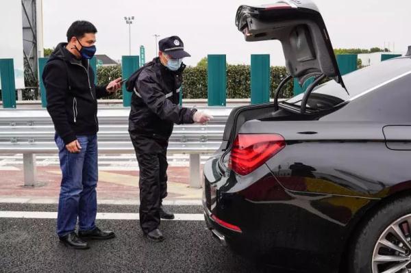 上海3天劝返1781辆车3251人！有人流利答出“上海住址”仍被劝返