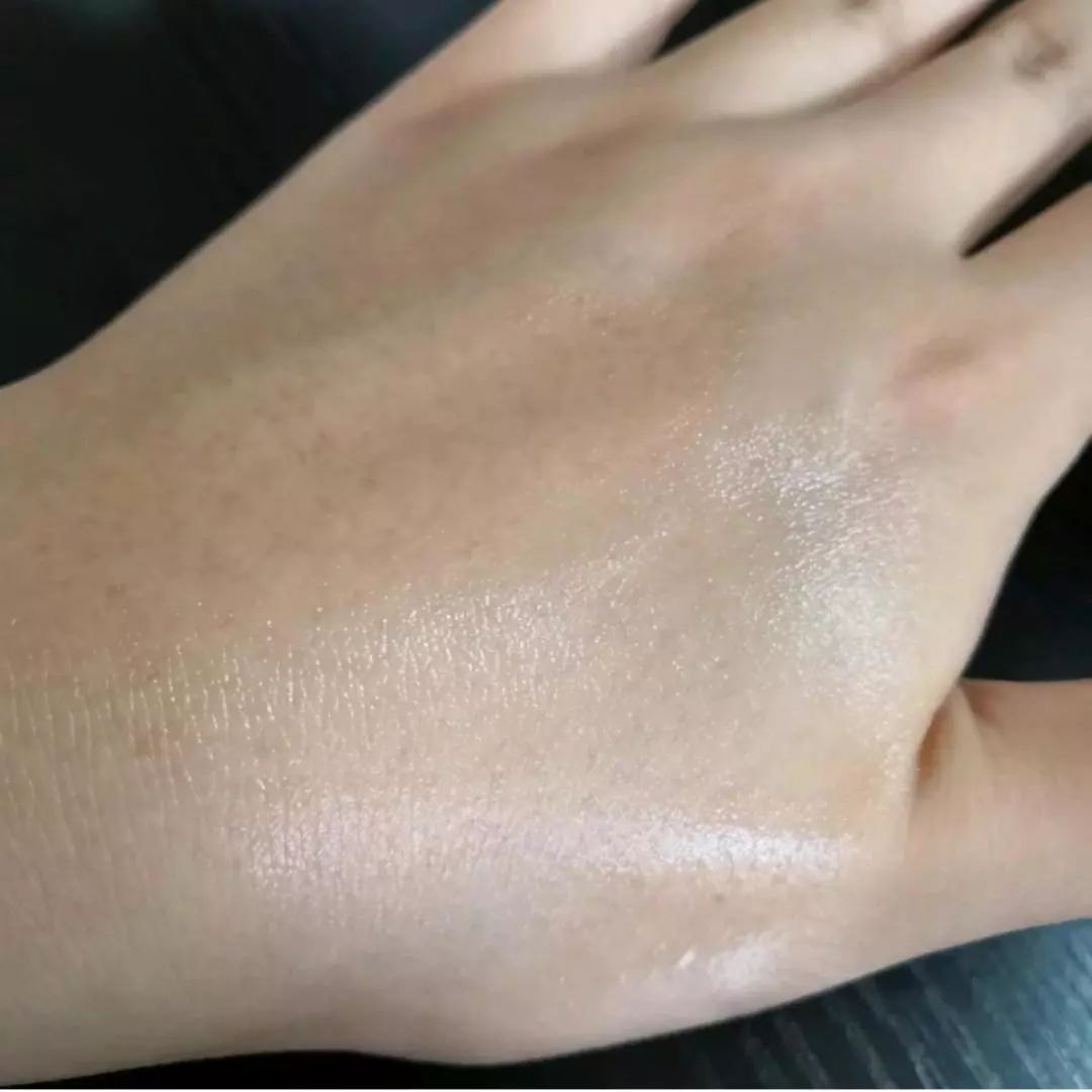 有了水乳精华脸嫩了,有了这些护肤品会更年轻