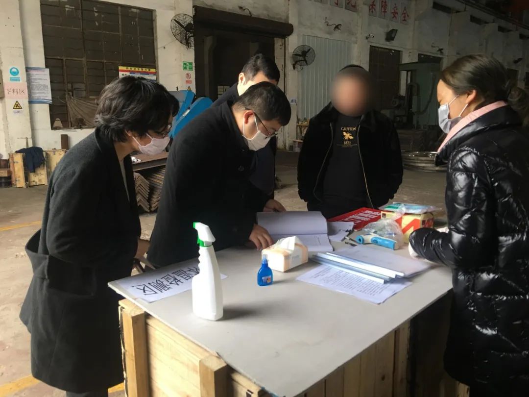 社区协助复工防疫两手抓,抓防疫促生产两手抓两手硬