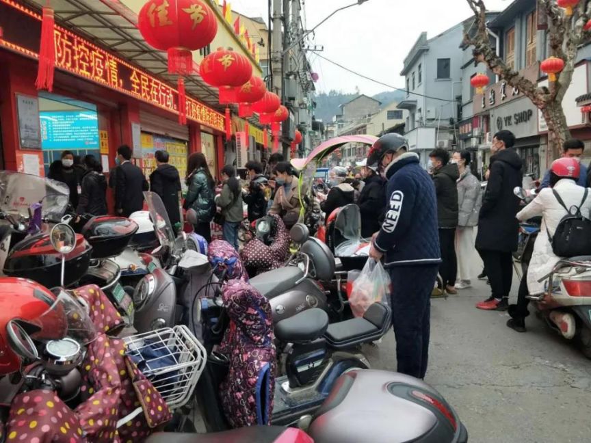 不传不信“疫”起鉴谣｜北京新冠肺炎病例不包括外地人？武汉世界军运会是新冠病毒传染源头？假的