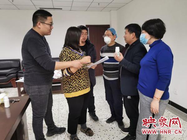 非常时期坚守岗位的图片,医警夫妻档坚守疫情防控一线