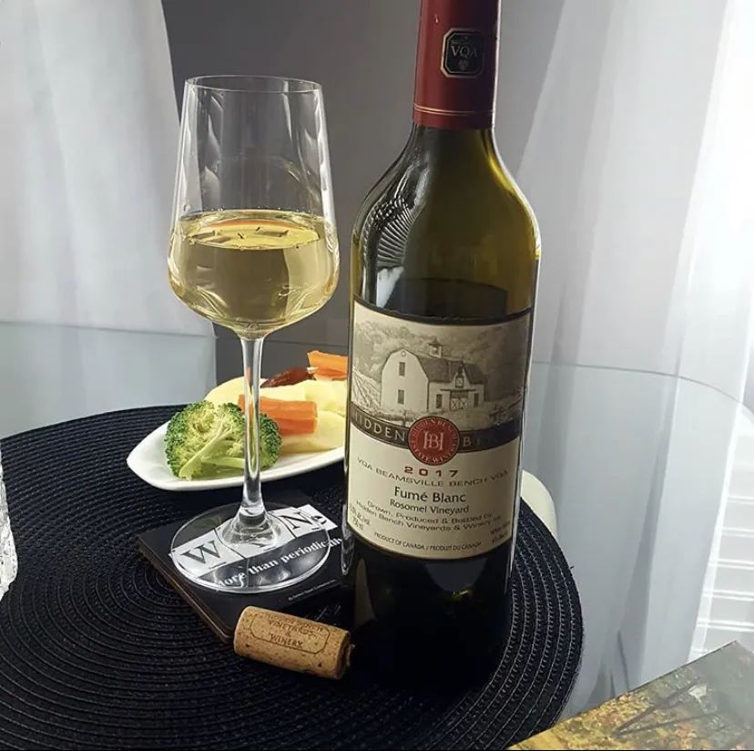 日常生活中的时尚博主,一个居家上班的博主