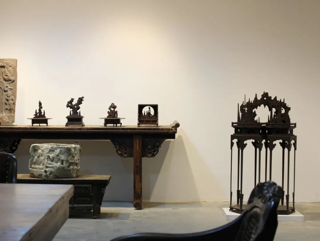 用超级平面的家具“雕塑”空间，这很国潮丨藏拍艺术生活