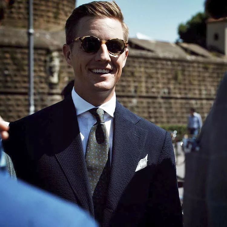 男人去办公室上班时应该把「佩剑」藏在哪儿？｜基本款