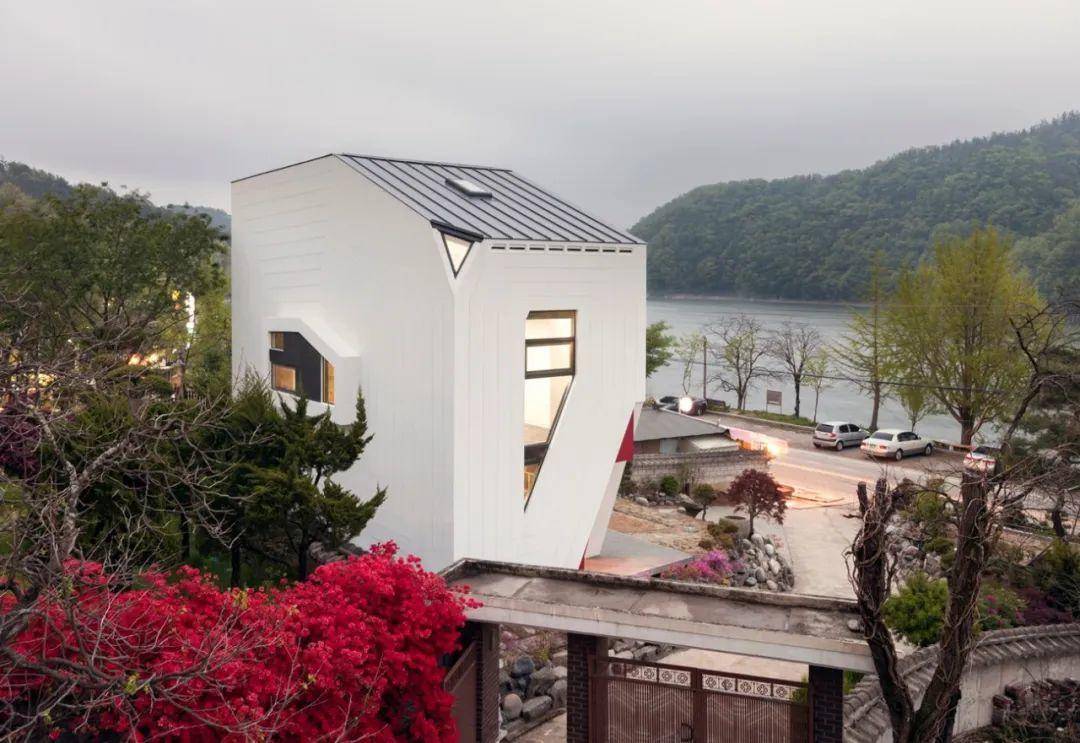 52岁“韩版高晓松”当奇葩建筑师，因为设计辣眼气哭同行：求你回去画画吧