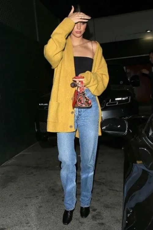 bella和kendall走秀,金泫雅显眼包