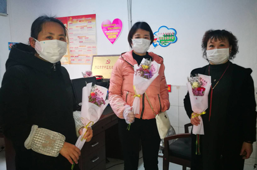 巾帼不让须眉向抗疫一线同志致敬,铿锵玫瑰绽放在抗击疫情第一线