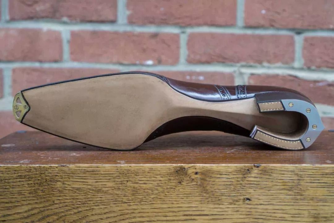 皮鞋看鞋面还是内里,皮鞋的种类及区别