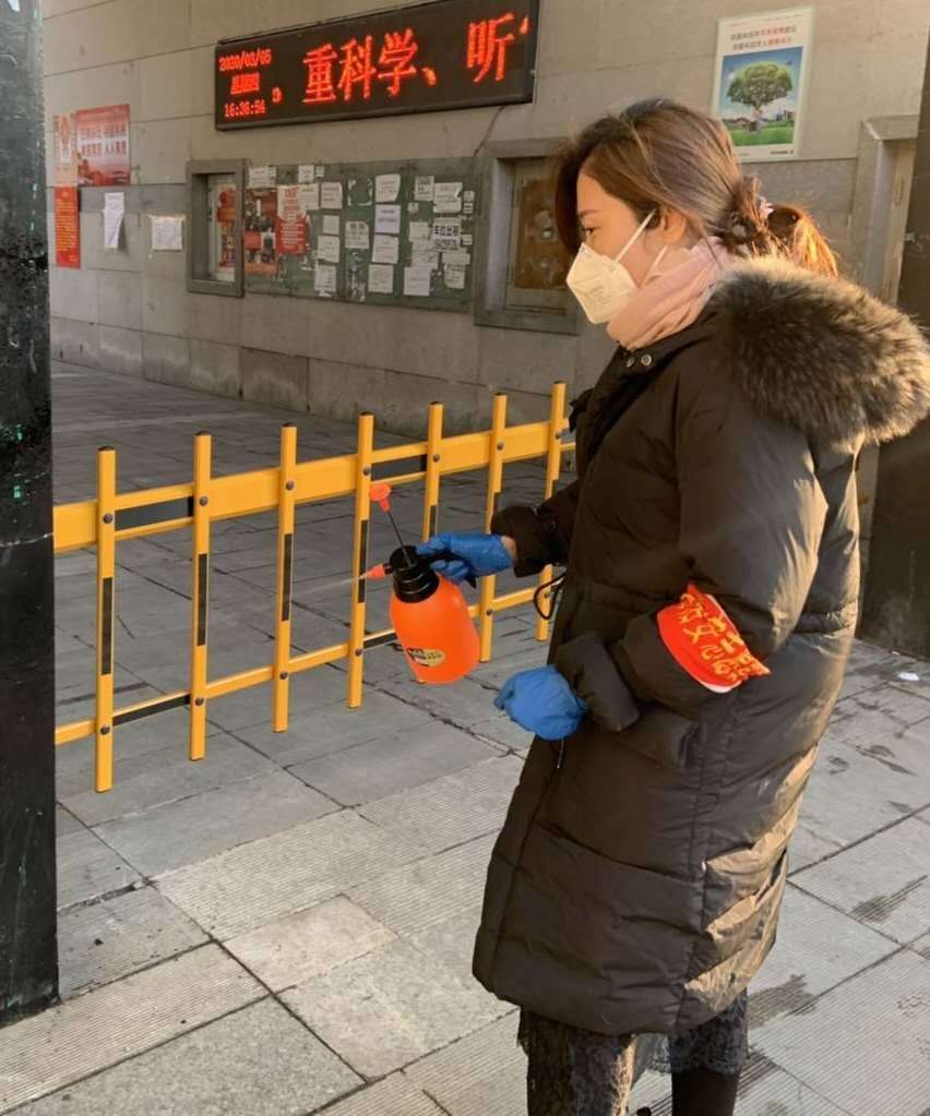 抹去红妆上“疫线”柔肩撑起半边天