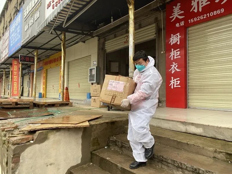 滞留武汉，这位火车司机选择义务“代购”