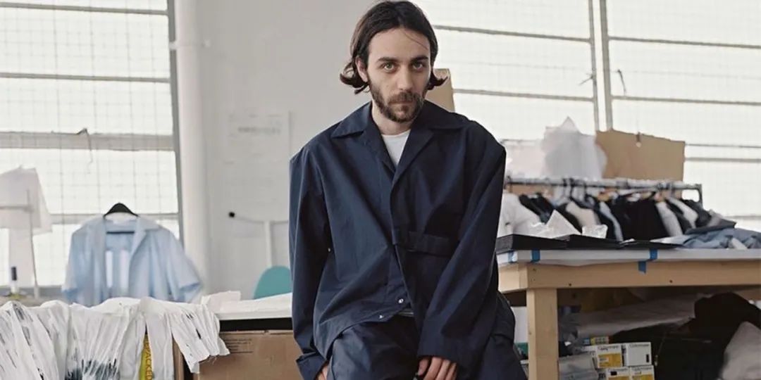 发现时髦的女人都在穿这3双鞋,穿了两只不同鞋子发朋友圈