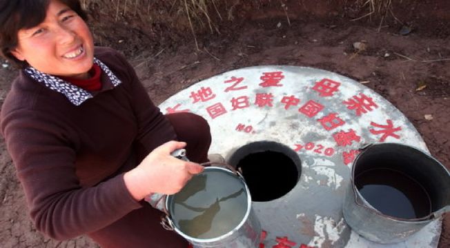 如何将社会性别和环境卫生融入社区综合减贫中——“母亲水窖”项目的启示