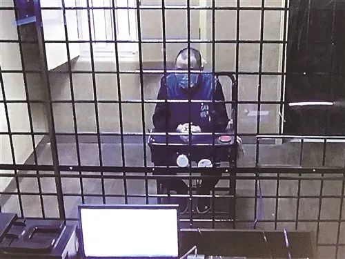 网恋到“大款”,桐乡姑娘为他掏钱生子,结果还有7位女人