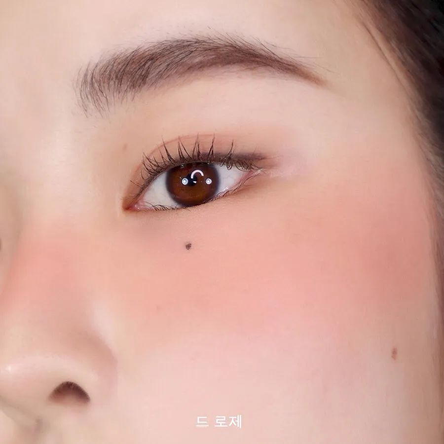 你知道怎样护肤吗,男生上了粉底怎么显得自然