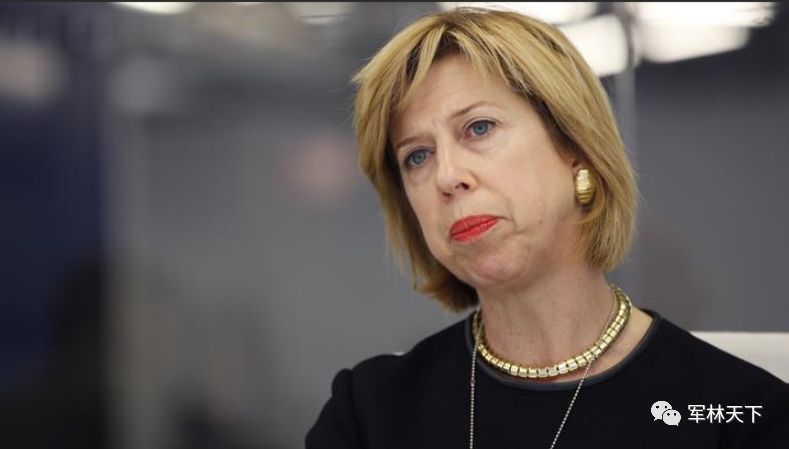 美军福利真多，官兵和家属可搭乘*用军**运输机，跟着装甲车去旅行，新冠病毒一来被迫暂停