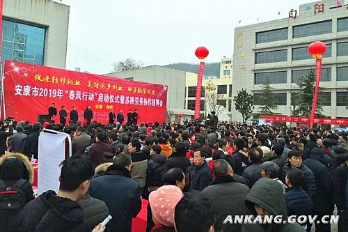 扬帆起航正当时砥砺前行铸辉煌,扬帆起航乘风破浪立潮头