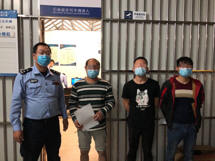 男子考驾照被骗3200元,男子考驾照被骗15000元