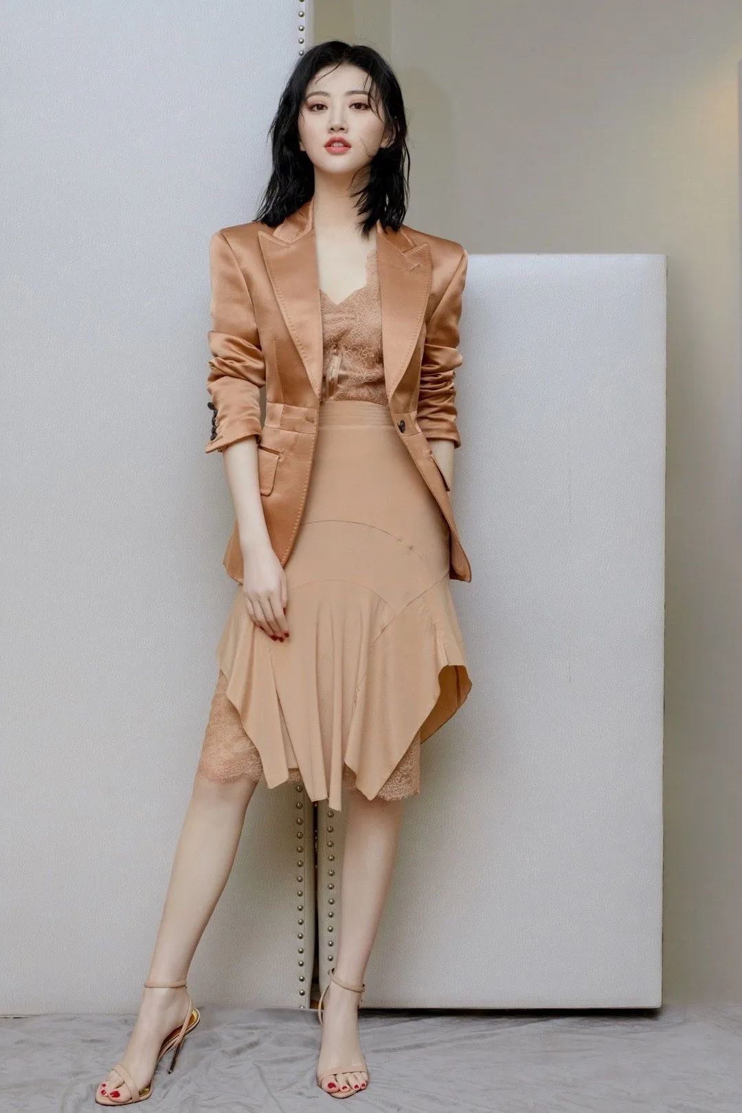 开春穿搭西装收腰裙,西装内搭裙子高级感减龄潮款