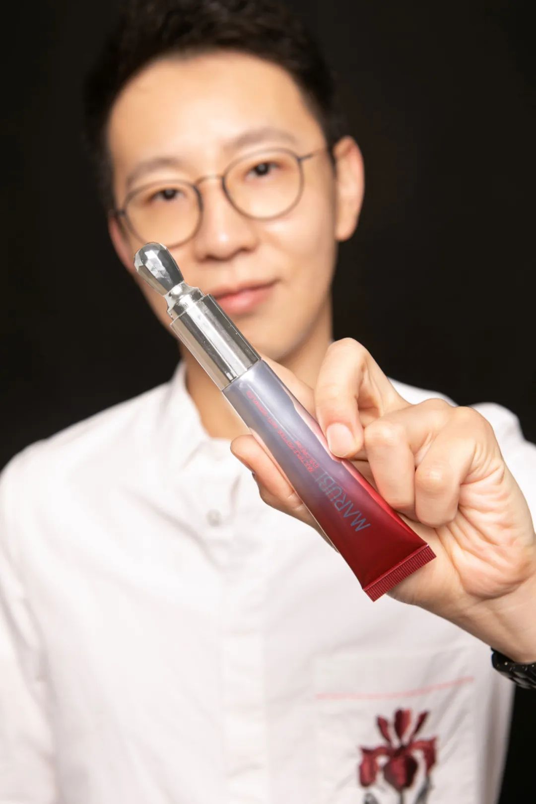 让眼睛变大最快的动作,让眼睛变大100倍