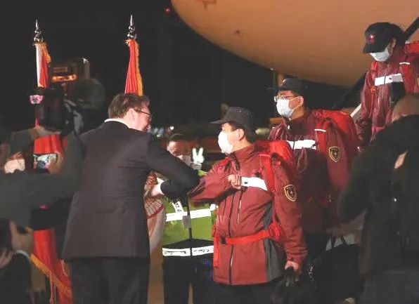 编委读报｜民航局整治高价倒票；黑龙江“专车”接送高三学子；滴滴给交职院校捐口罩；三年内村村通快递；上海的哥上厕所方便了