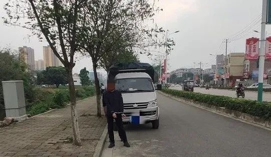 团伙疯狂砸车窗盗窃警方跨省擒贼,打击砸车窗玻璃盗窃案