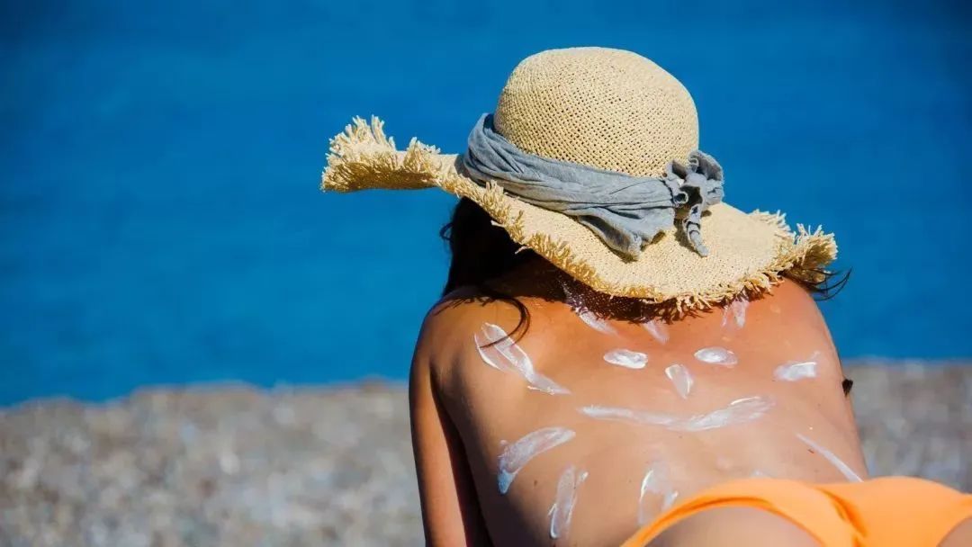 被紫外线晒伤怎么修复颜色,紫外线晒伤后如何自愈