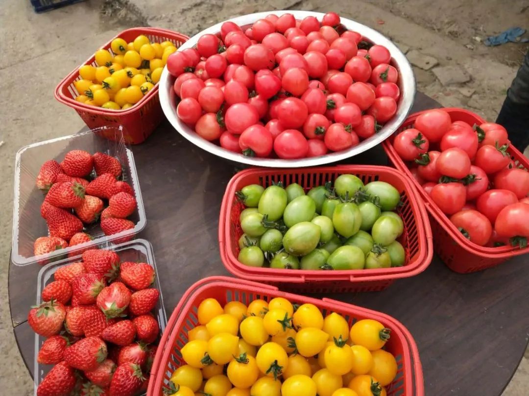 黄贝贝,粉串?这个村干部做“微商”卖的啥货?