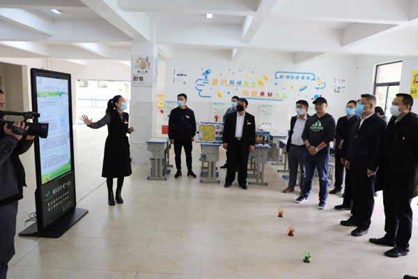 副省长王世杰到都匀四小调研青少年科学素质提升实施情况