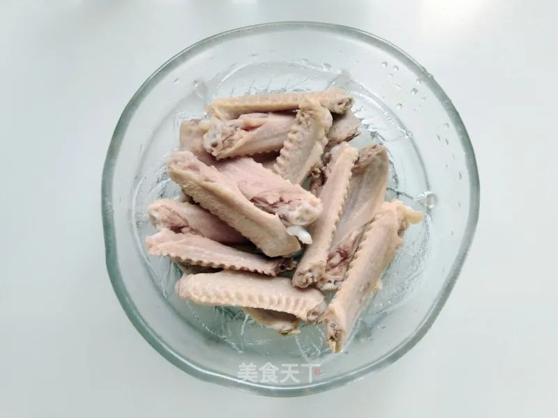 无任何添加的卤鸭货,刚卤出来的鸭货比较麻