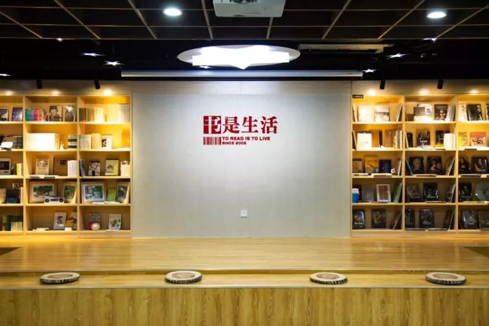 【双语】Shh,thebookcouponsarecoming遍布郑州的书“券”气