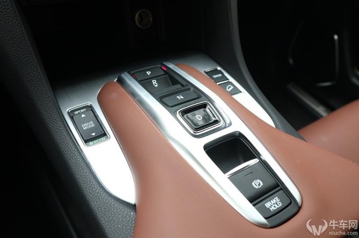 本田冠道空间,本田冠道和长安uni-k后排空间