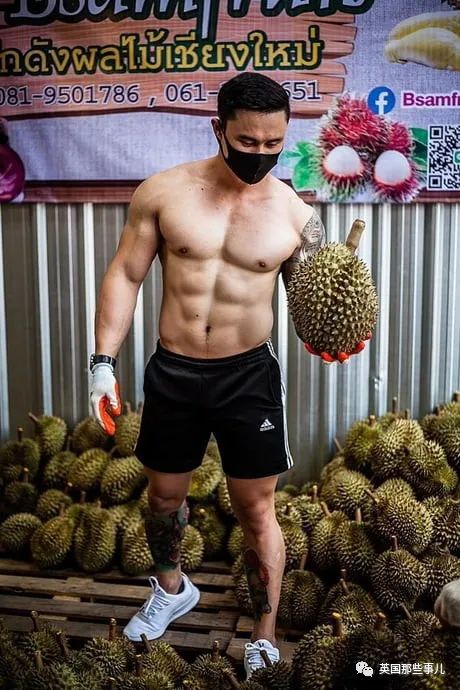 泰国健身教练赤膊卖榴莲走红,泰国健身教练榴莲