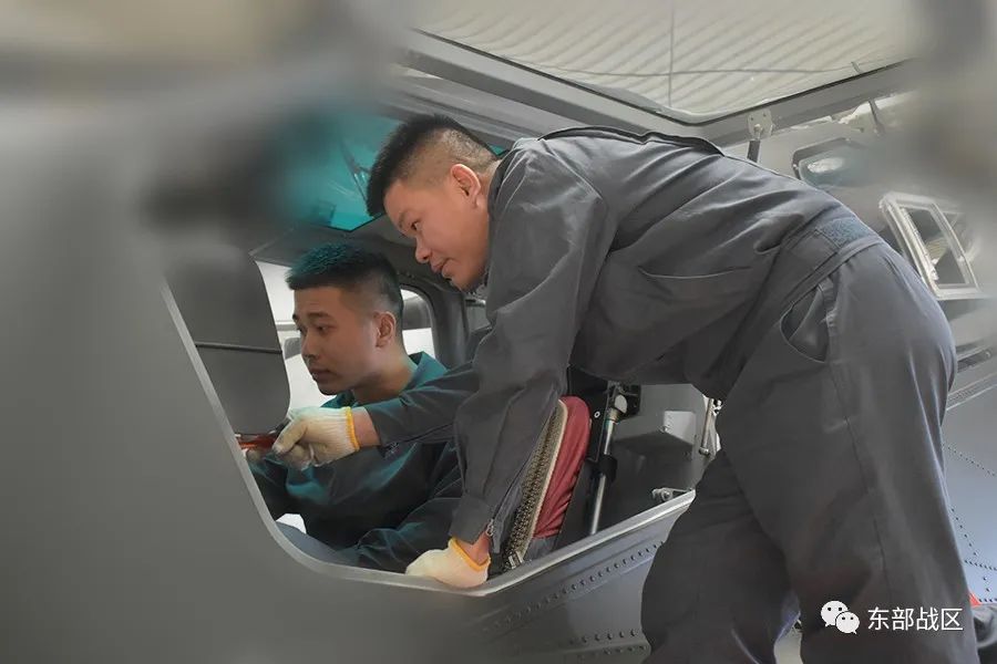 尖兵｜从农村娃到直升机“航电大拿”，“兵王”经历了什么？