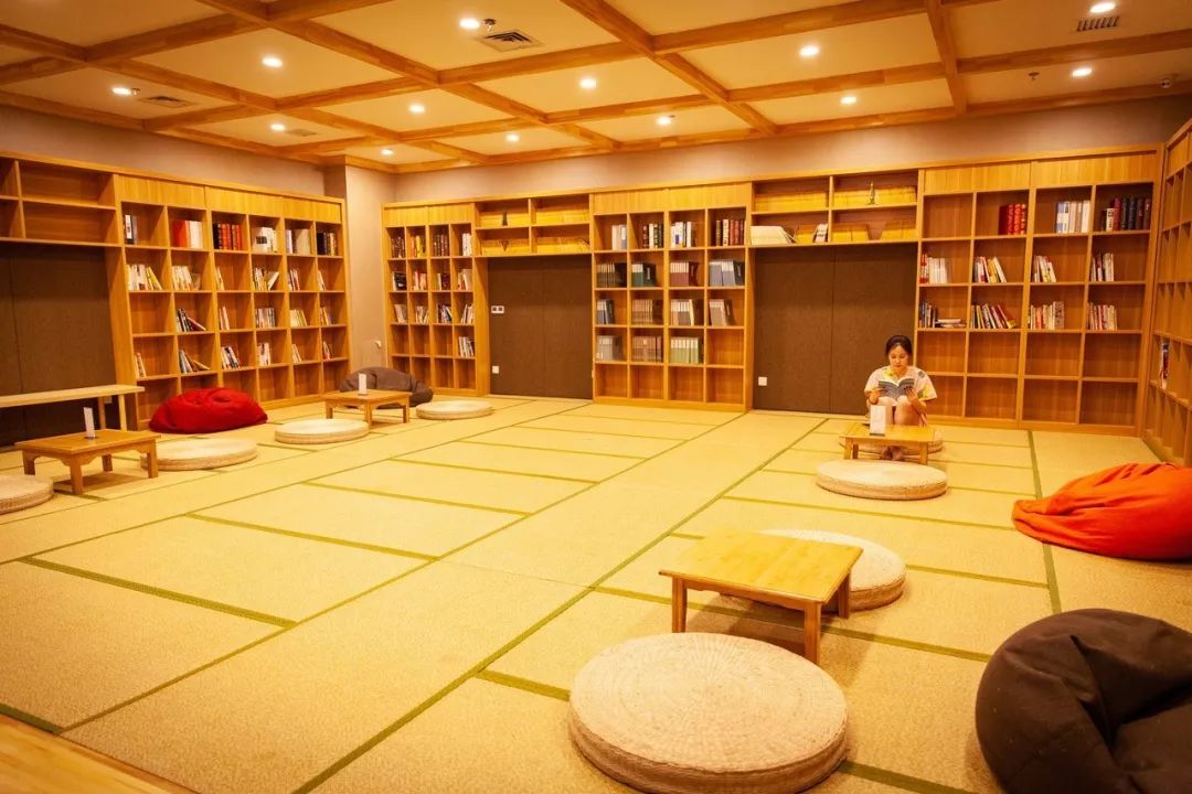 「温泉盛宴狂欢开启」只需28.1元!金水湾金水湾超大浴场两万平(单人洗浴+游泳),游玩旅行的快乐,内含洗浴,游泳,汗蒸,大屏观影