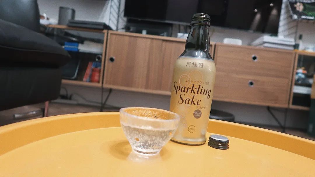 玻璃瓶水瓶1500ml空瓶,朝三暮四大水瓶图片