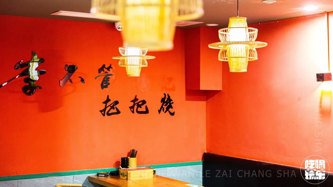 思聪都打卡过的这家成都烧烤店来长沙啦！网红猪鼻筋免费送