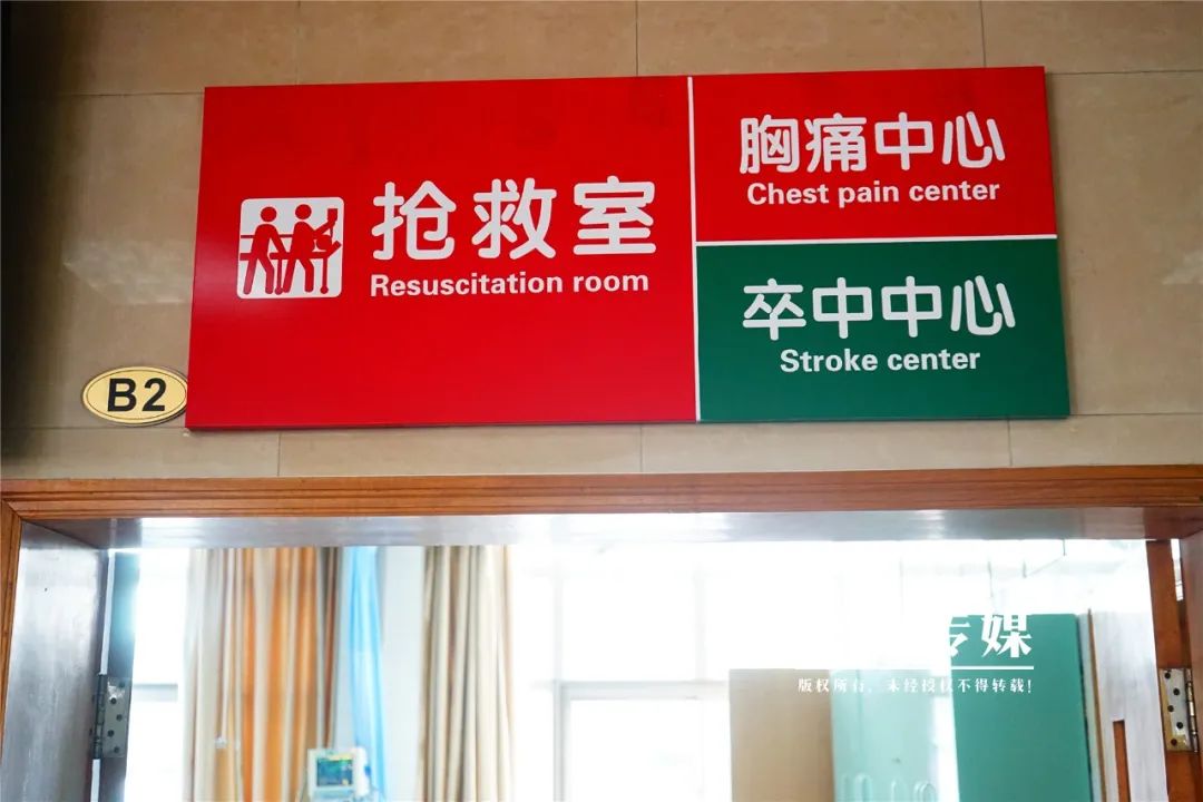 走路崴脚后第一时间咋处理,崴脚后第几天能走