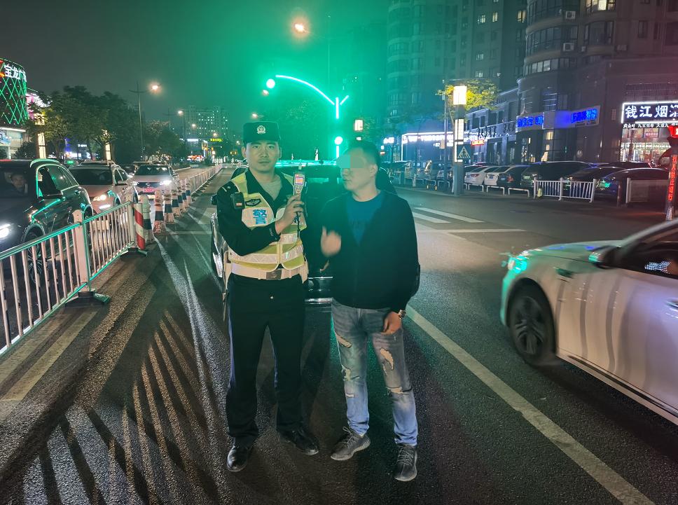 喝酒后遇到紧急情况下能开车吗,白酒喝了第二天能不能开车