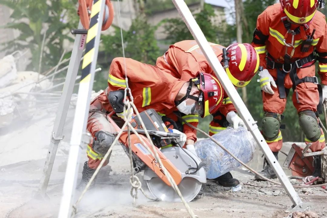 为什么小孩从高空坠落存活希望大,怎么教育孩子高处坠落