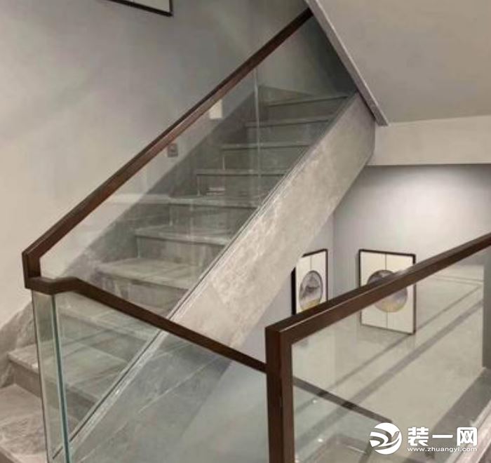 盐城大丰鼎泰装饰助力复式装修玻璃楼梯扶手安装教程来了