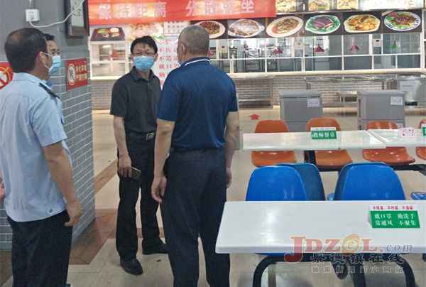 领导深入城区督导疫情防控工作,县领导到镇督导检查疫情防控工作