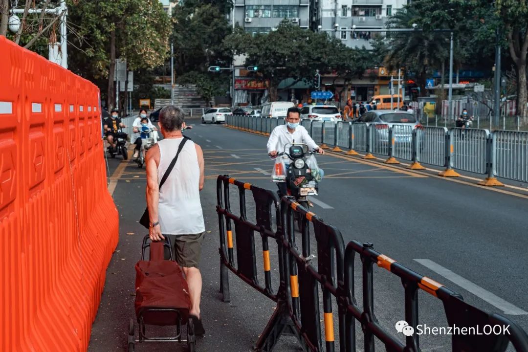 严浩翔说look这是tnt什么舞台,look这是什么牌子的包包