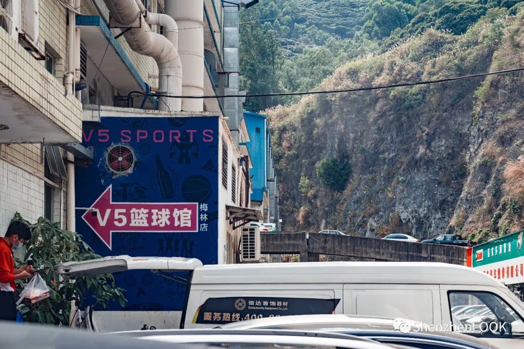 严浩翔说look这是tnt什么舞台,look这是什么牌子的包包