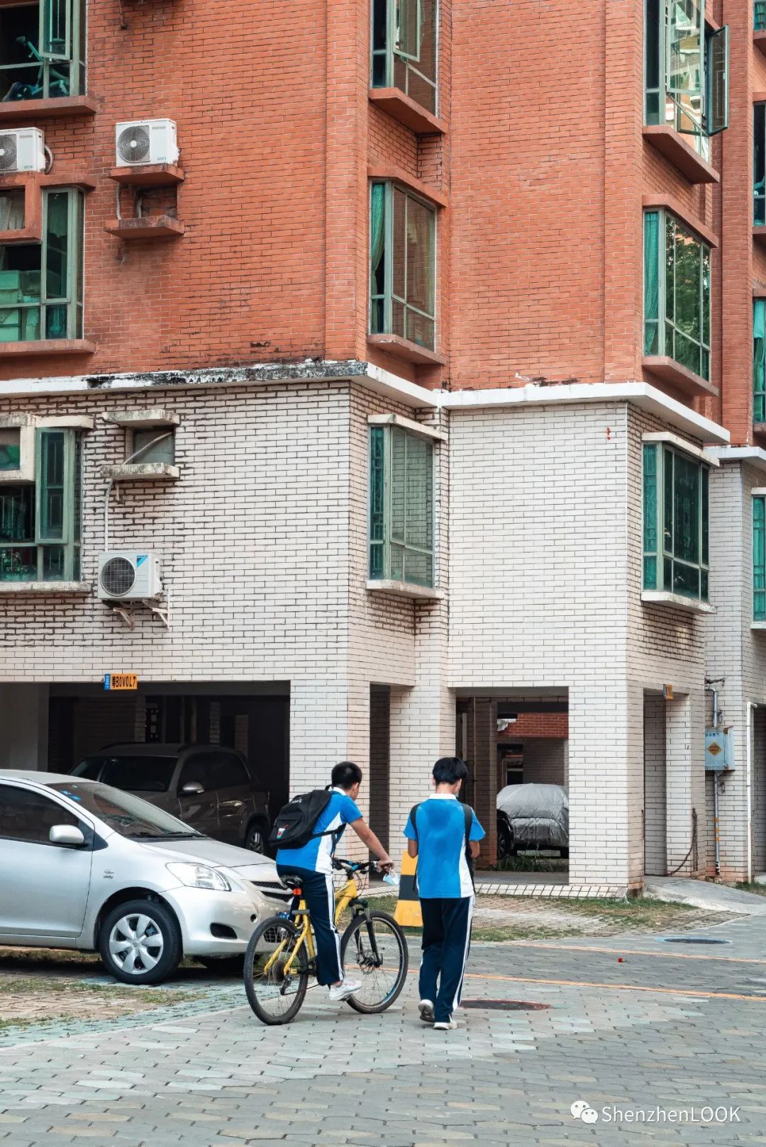 严浩翔说look这是tnt什么舞台,look这是什么牌子的包包