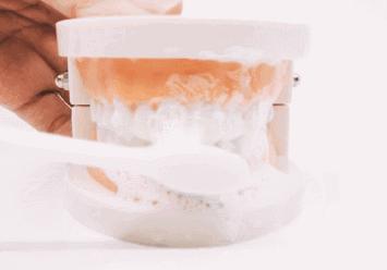 牙龈上火、红肿，还口臭？香港人用了91年的中药牙膏，消炎抑菌，让你刷出一口健康好牙