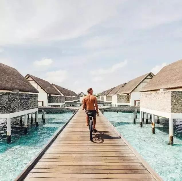 一张照片卖6万的清洁工，靠穷游把美女娶回了家