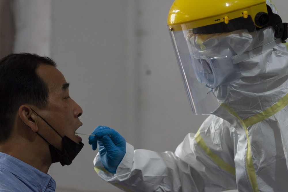 抗击疫情风雨无阻我们在行动,风雨无阻抗击疫情人人有责